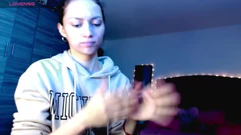 Juli online show from December 2025 04:06:01 AM