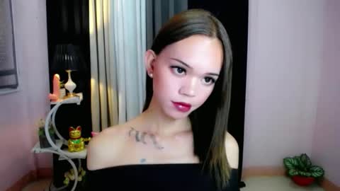 holy_maxine online show from December 2025 01:31:02 PM