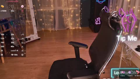 Snapshot of honey_buunny chatting on January 2025 04:55:02 PM Kristina online show from January 2025 04:55:02 PM