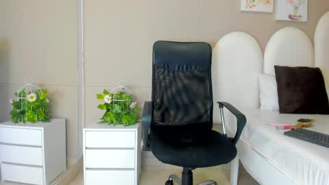 honey_hex_ online show from May 2026 12:33:02 PM