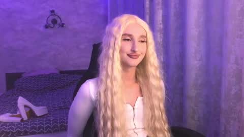 honey_sunset online show from September 2025 04:28:01 PM