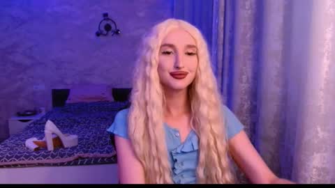 honey_sunset online show from September 2025 05:47:02 PM