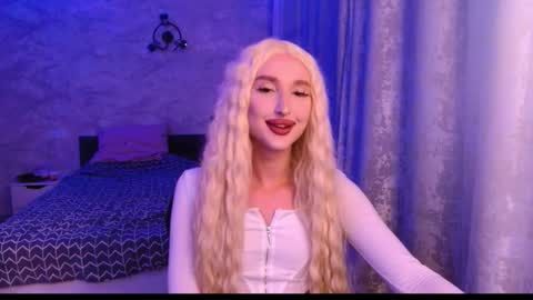 honey_sunset online show from September 2025 06:10:01 PM