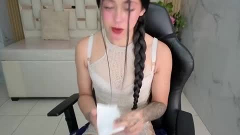 HONEY  online show from May 2026 01:17:01 PM