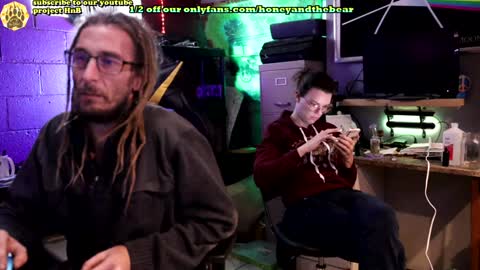 Honey and Bear online show from January 2025 01:52:01 PM