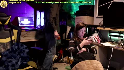 Honey and Bear online show from January 2025 03:37:01 AM