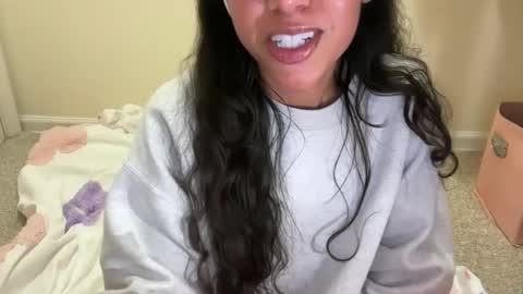 Snapshot of honeybeebaby12 chatting on November 2025 03:09:01 AM honeybeebaby12 online show from November 2025 03:09:01 AM