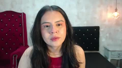 Snapshot of honeybuu_ chatting on April 2026 03:07:01 PM Emily online show from April 2026 03:07:01 PM