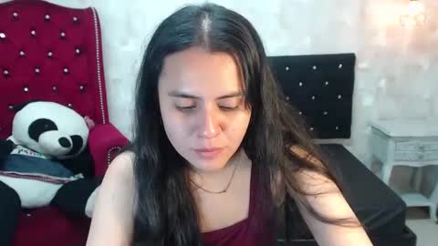 Snapshot of honeybuu_ chatting on May 2026 03:17:02 PM Emily online show from May 2026 03:17:02 PM