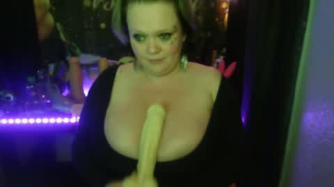 Snapshot of honeychambers chatting on April 2026 10:15:01 PM honeychambers online show from April 2026 10:15:01 PM