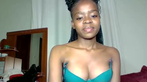 lilian online show from December 2024 12:33:01 AM