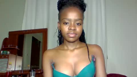 lilian online show from December 2024 10:32:01 PM