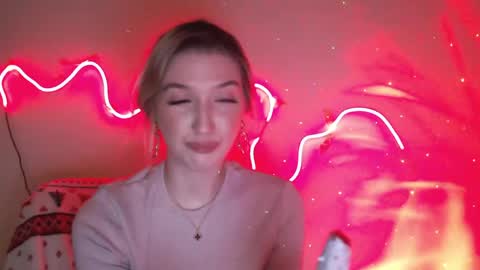 honeyveil online show from April 2026 07:04:02 PM