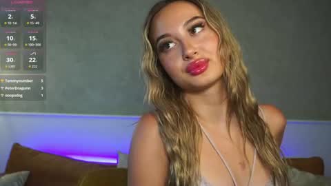 Snapshot of honeyy_bunnyyy chatting on July 2026 04:00:01 PM Lili online show from July 2026 04:00:01 PM