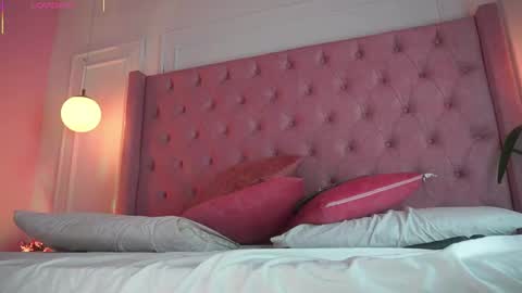 Snapshot of honeyymoonn_ chatting on April 2026 07:26:01 PM Honey Moon Help me to reach 100 thumbs up online show from April 2026 07:26:01 PM