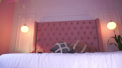 Snapshot of honeyymoonn_ chatting on May 2026 07:40:02 PM Honey Moon Help me to reach 100 thumbs up online show from May 2026 07:40:02 PM