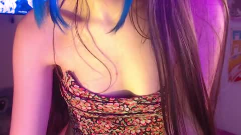 Snapshot of honeyypeaach chatting on December 2024 01:52:02 AM online show from December 2024 01:52:02 AM