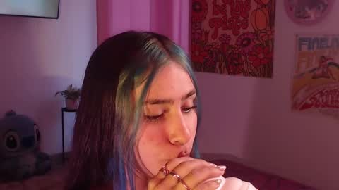 Snapshot of honeyypeaach chatting on December 2024 10:27:02 PM online show from December 2024 10:27:02 PM