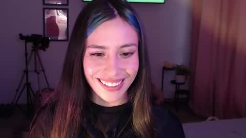 Snapshot of honeyypeaach chatting on February 2025 10:25:01 PM online show from February 2025 10:25:01 PM