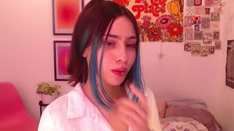 Snapshot of honeyypeaach chatting on October 2025 09:27:01 PM online show from October 2025 09:27:01 PM