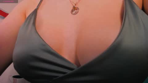 the perfectgirl online show from December 2024 12:12:01 PM