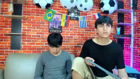 Snapshot of hoot_boyss_ chatting on June 2026 08:21:01 PM Jake y Troy online show from June 2026 08:21:01 PM