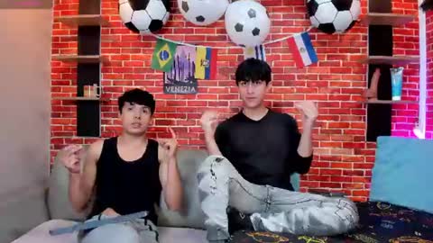 Snapshot of hoot_boyss_ chatting on June 2026 08:12:02 PM Jake y Troy online show from June 2026 08:12:02 PM
