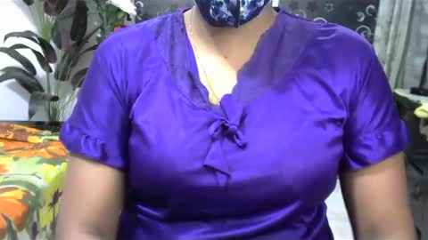 Snapshot of horneydesibaby chatting on February 2025 05:53:02 PM horneydesibaby online show from February 2025 05:53:02 PM