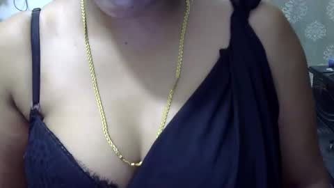 Snapshot of horneydesibaby chatting on October 2025 05:58:02 PM horneydesibaby online show from October 2025 05:58:02 PM