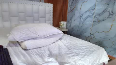 Khloe  online show from December 2024 02:01:02 AM