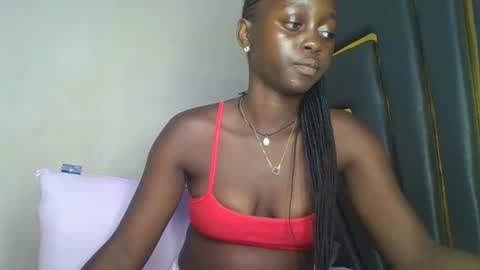 Snapshot of hornybella5 chatting on December 2025 03:40:02 PM Bella online show from December 2025 03:40:02 PM