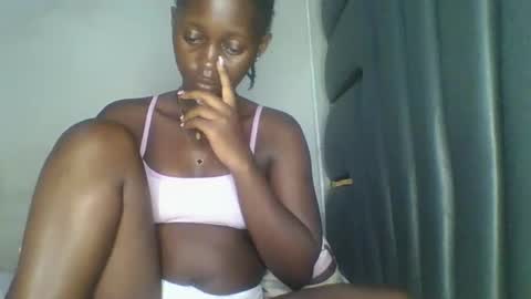 Snapshot of hornybella84 chatting on April 2026 07:00:01 AM Bella online show from April 2026 07:00:01 AM