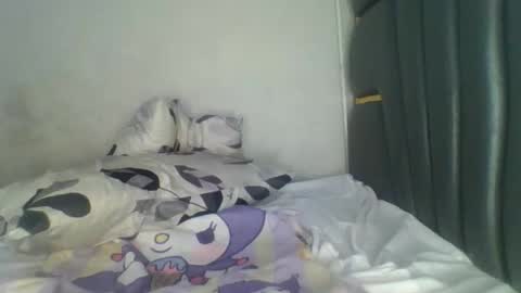 Snapshot of hornybella84 chatting on April 2026 05:58:02 AM Bella online show from April 2026 05:58:02 AM