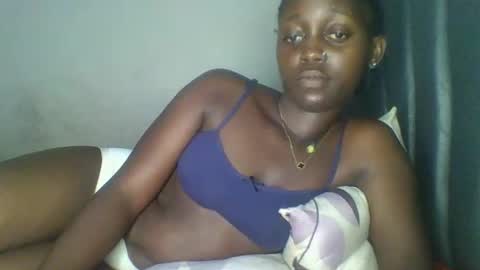 Snapshot of hornybella84 chatting on April 2026 07:09:01 AM Bella online show from April 2026 07:09:01 AM