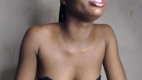 Snapshot of hornyslut_xx chatting on May 2026 09:25:01 AM Bella online show from May 2026 09:25:01 AM