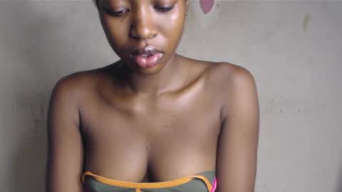 Snapshot of hornyslut_xx chatting on May 2026 07:37:01 AM Bella online show from May 2026 07:37:01 AM