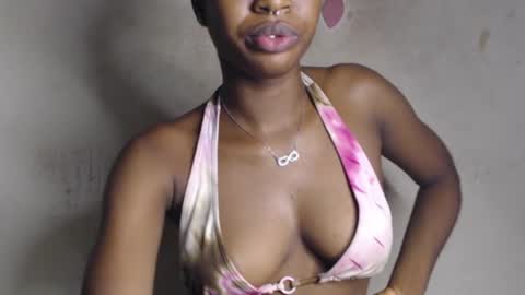 Snapshot of hornyslut_xx chatting on June 2026 07:25:01 PM Bella online show from June 2026 07:25:01 PM
