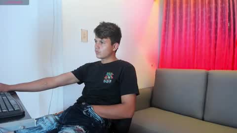 hospick_white online show from November 2025 07:12:01 PM