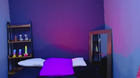 hot chocolate 4u online show from February 2025 12:00:01 PM