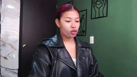 Snapshot of hot_chocolate_4u chatting on July 2026 04:58:02 PM hot chocolate 4u online show from July 2026 04:58:02 PM