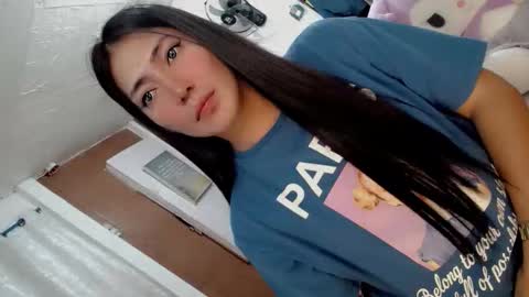 its me CLAUDIA online show from April 2026 01:59:01 PM