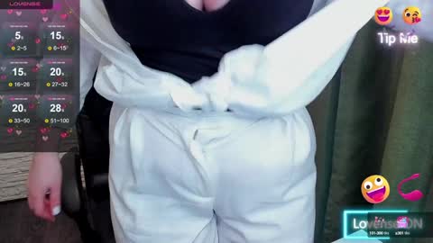Snapshot of hot_squirtgirl chatting on January 2025 03:34:02 AM Vasilisa online show from January 2025 03:34:02 AM