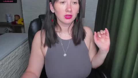 Snapshot of hot_squirtgirl chatting on September 2025 04:23:01 PM Vasilisa online show from September 2025 04:23:01 PM