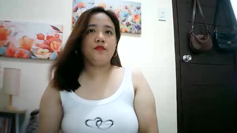 Snapshot of hotbabymomma chatting on November 2025 12:32:02 AM Lynn online show from November 2025 12:32:02 AM