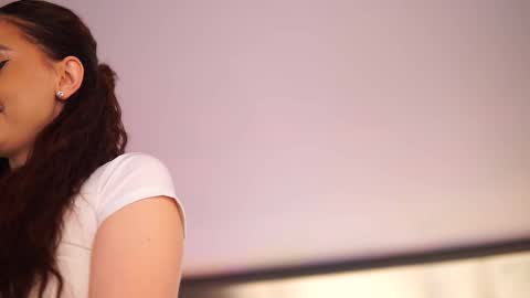 Anais online show from November 2025 09:32:02 AM