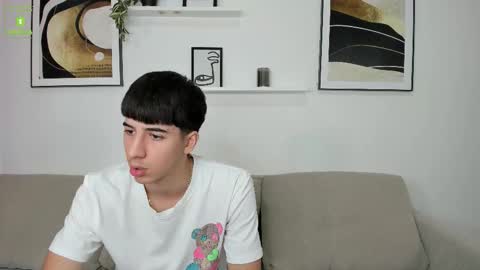 Snapshot of hotflirtyfella chatting on September 2025 05:28:02 AM QUENTIN online show from September 2025 05:28:02 AM