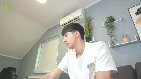 Snapshot of hotflirtyfella chatting on September 2025 11:12:01 AM QUENTIN online show from September 2025 11:12:01 AM