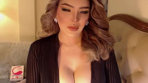 Snapshot of hotgoddesselectrax chatting on October 2025 02:43:02 AM Miss ELY online show from October 2025 02:43:02 AM