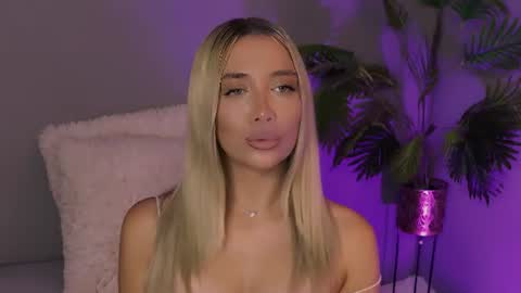 Snapshot of hotjessxx chatting on July 2026 06:43:01 PM Maria online show from July 2026 06:43:01 PM