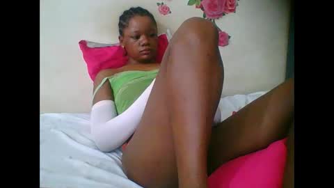 LOYCE online show from November 2025 01:27:02 AM